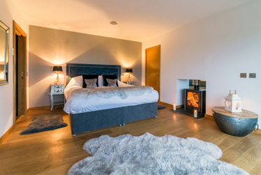 The Hideaway - The Honeymooners Bedroom