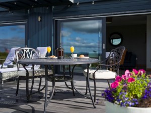 Alfresco Dining on the Honeymooners Deck