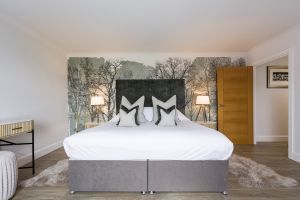 Romantics Hideaway bedroom king-sized bed